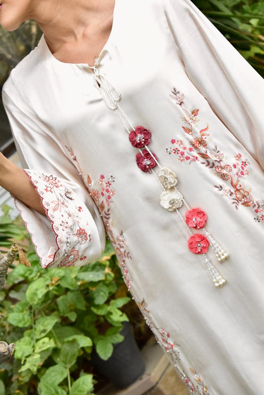 Ivory Kaftan - Image 7